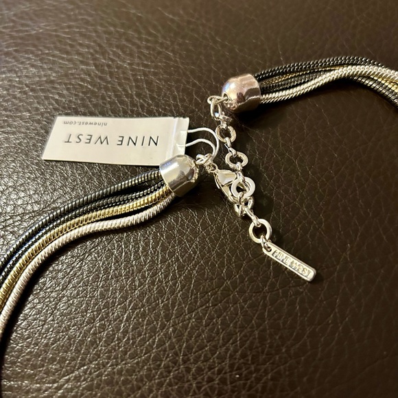 Nine West NWT stylish mixed metal and rhinestone necklace. - Picture 4 of 7